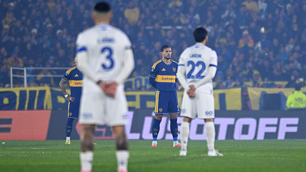 Boca Juniors players hold a minute's silence for Jorge Messi